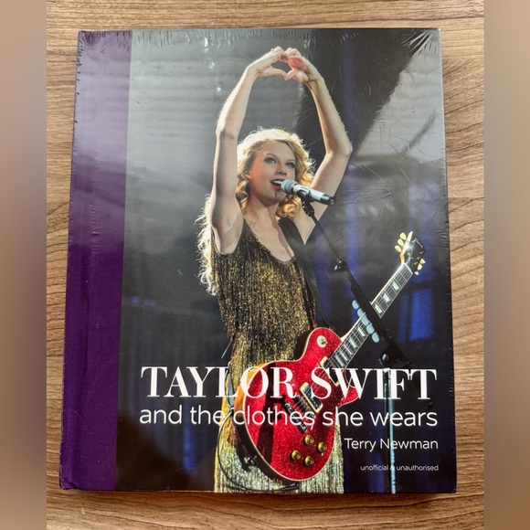 Taylor Swift: And the Clothes She Wears, Hardcover by Terry Newman Brand New - Picture 3 of 3